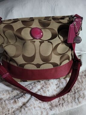 Coach Signature Pink Trim Shoulder Bag 👜F19220